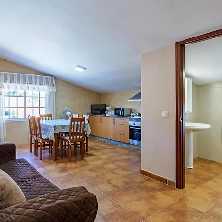 2 Bedroom Stunning In Apartment Poio
