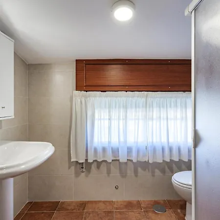 2 Bedroom Stunning In Apartment Poio